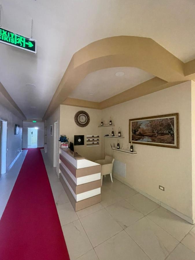 Grand Hotel Gjyshi Qerrexhias Exteriör bild