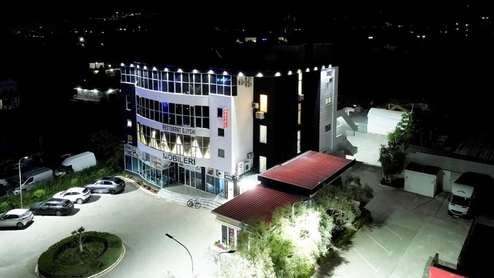 Grand Hotel Gjyshi Qerrexhias Exteriör bild